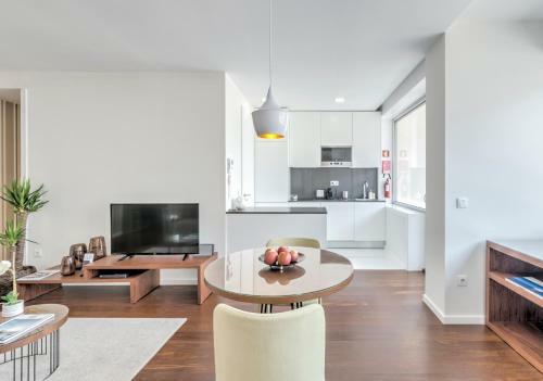 Bo - Julio Dinis * Apartments