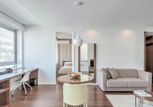 Bo - Julio Dinis * Apartments