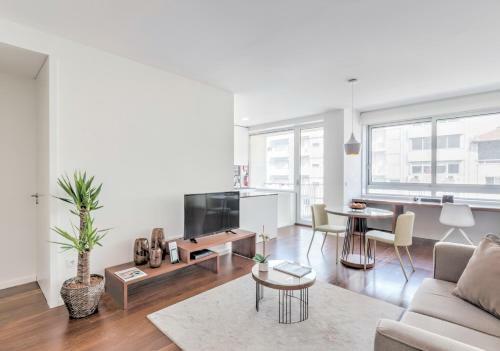Bo - Julio Dinis * Apartments