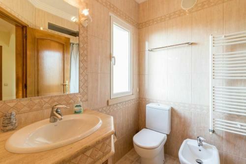 Guia Villa Sleeps 8 Pool Air Con Wifi