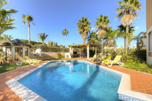 Guia Villa Sleeps 8 Pool Air Con Wifi