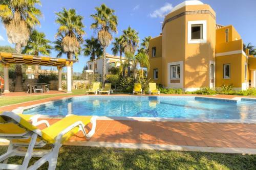 Guia Villa Sleeps 8 Pool Air Con Wifi