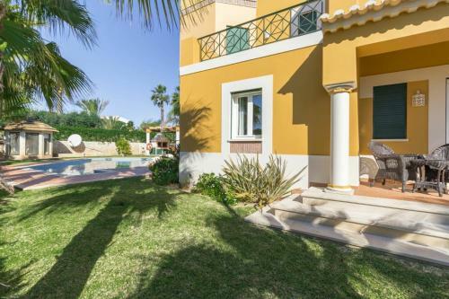 Guia Villa Sleeps 8 Pool Air Con Wifi