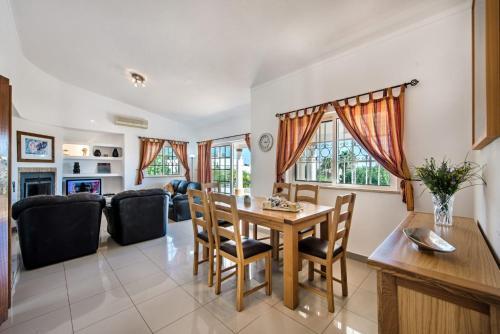 Guia Villa Sleeps 6 Pool Wifi