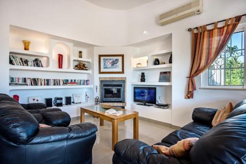 Guia Villa Sleeps 6 Pool Wifi