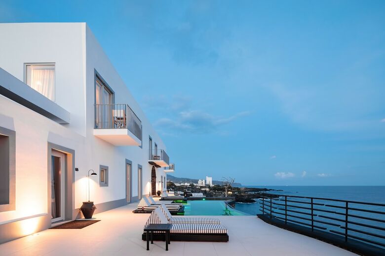 Hotel White Exclusive Suites & Villas