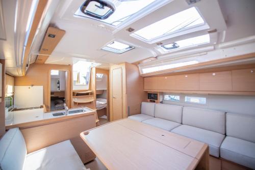 A Yacht In The City