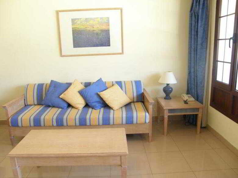 R2 Bah�a Kontiki Beach Apartments