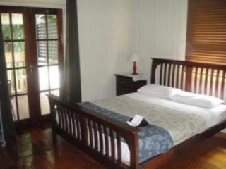 Hotel Bowen Terrace Accommodation - Hostel