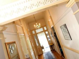 Hotel Bowen Terrace Accommodation - Hostel