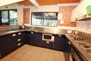 Hotel Bowen Terrace Accommodation - Hostel