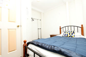 Hotel Bowen Terrace Accommodation - Hostel