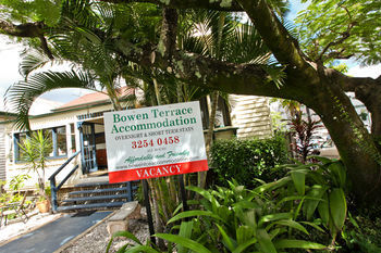 Hotel Bowen Terrace Accommodation - Hostel