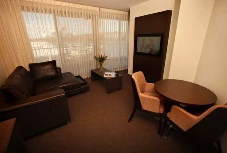 Pier 21 Apartments Hotel
