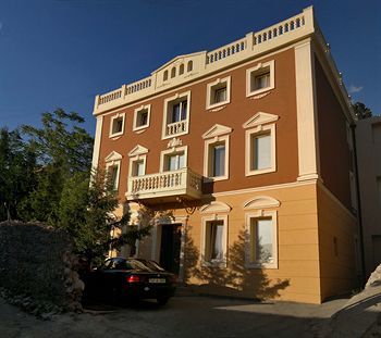 Hotel Shangri La Pension