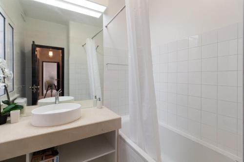 Avenida Charm Apartments