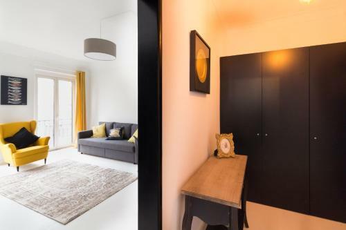 Avenida Charm Apartments