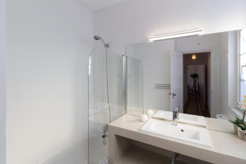 Avenida Charm Apartments