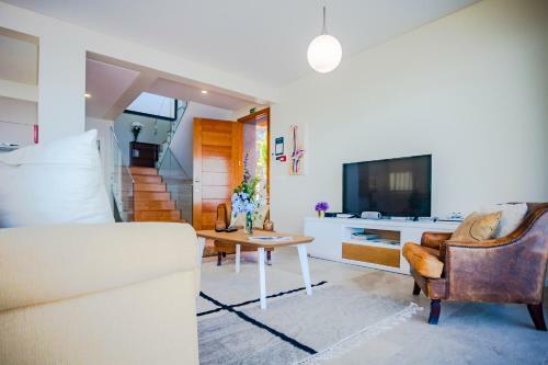 Eden Sun - A Modern Luxury Villa With A Panoramic View