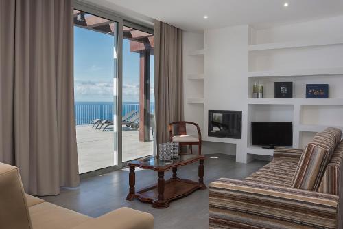 Villa Cliffscape By Ourmadeira
