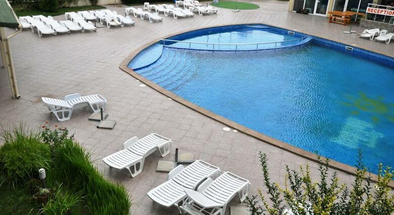 Sunny Holiday Aparthotel