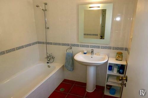 Carvoeiro Villa Sleeps 8 Air Con