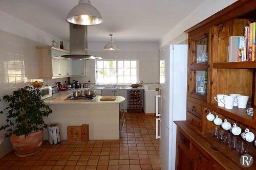 Carvoeiro Villa Sleeps 8 Air Con