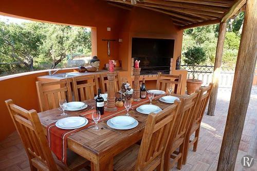 Carvoeiro Villa Sleeps 8 Air Con