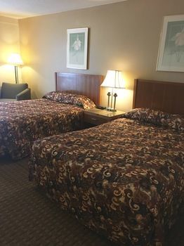 Hotel Aurora Fox Valley Inn