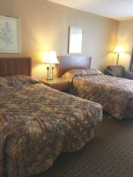 Hotel Aurora Fox Valley Inn