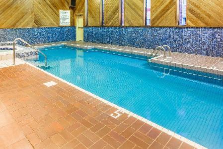 Super 8 Campbellton Hotel