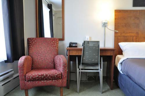 Hotel Moonlight Inn & Suites