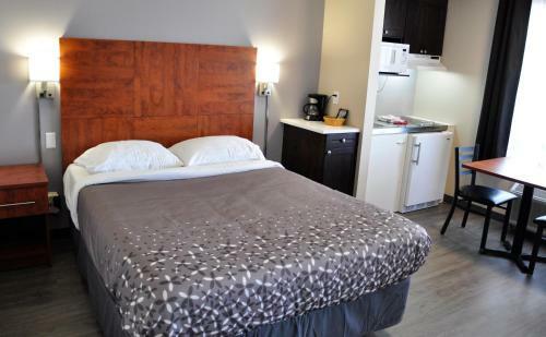 Hotel Moonlight Inn & Suites