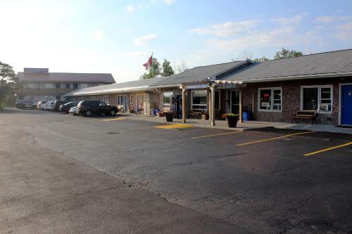 Hotel Moonlight Inn & Suites