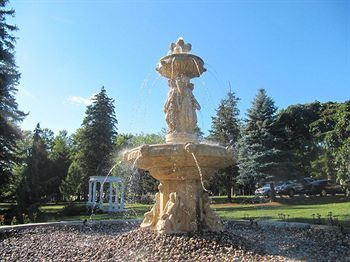 Hotel Elm Hurst Inn & Spa