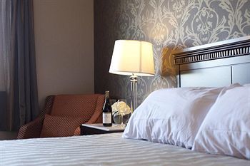Hotel Elm Hurst Inn & Spa