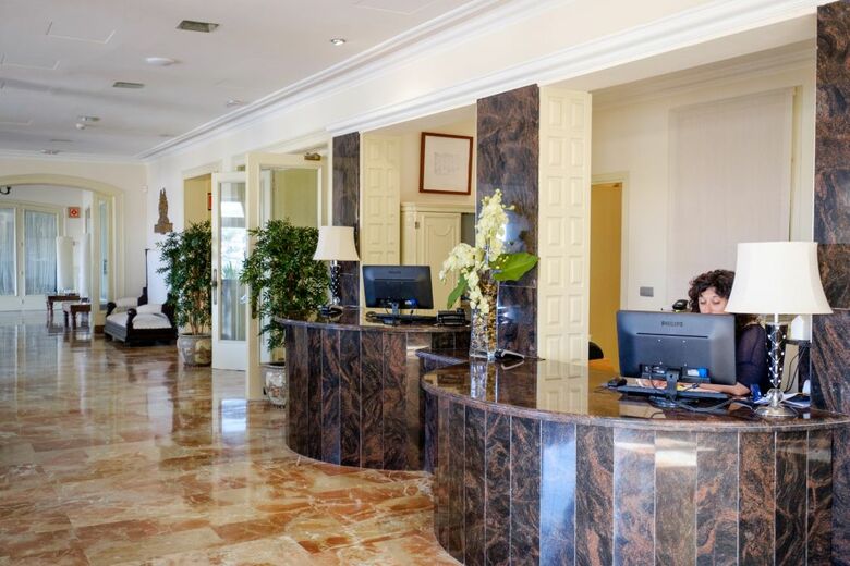 Montjoi By Brava Hoteles