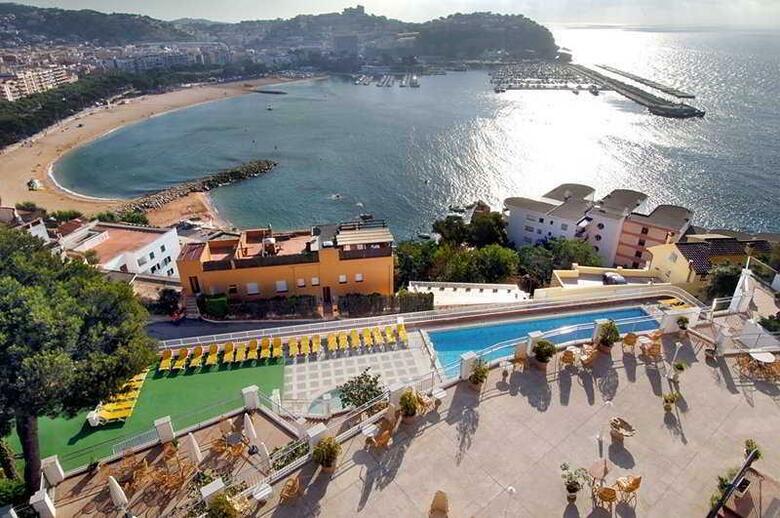 Montjoi By Brava Hoteles