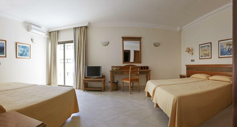 Montjoi By Brava Hoteles