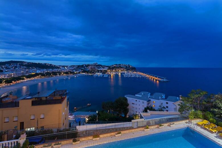 Montjoi By Brava Hoteles