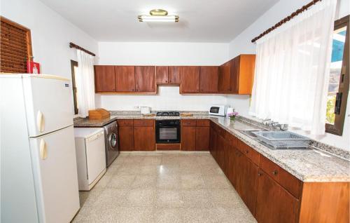 Two-bedroom Holiday Home In Argaka