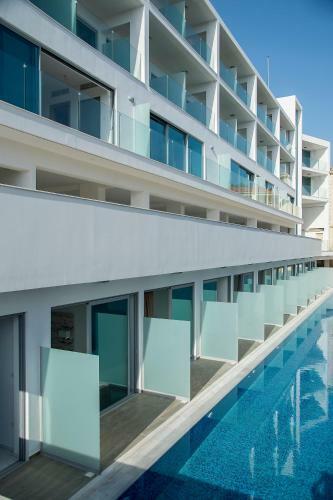 Freij Beach Hotel & Resort
