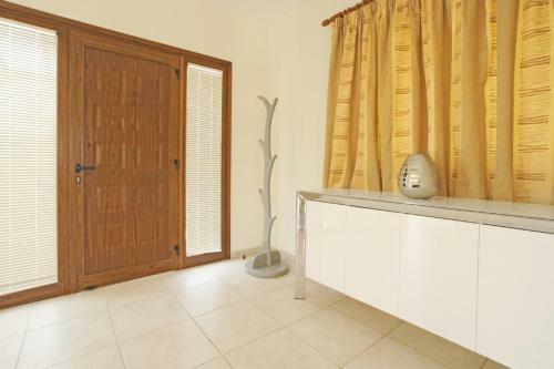 Neoma Villa