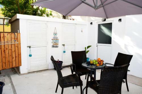 L.s.a Studio Apartment