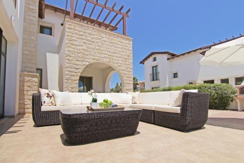 Eudora Villa