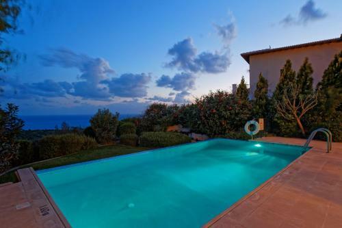 Villa Iremos - Th02