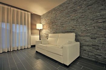 Lagaya Apartments & Spa