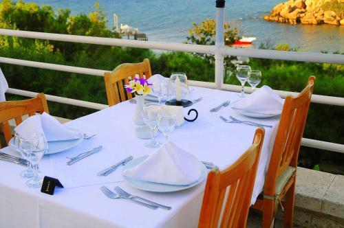Hotel Deniz Kizi On A Sandy Beach