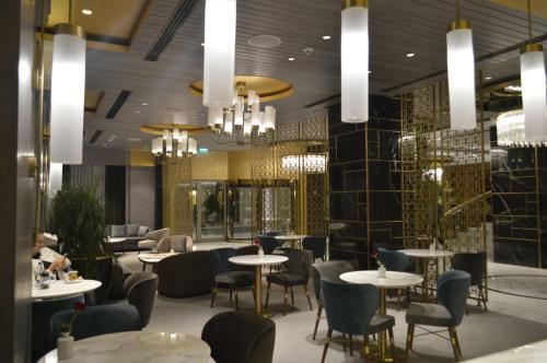 Rocks Hotel & Casino