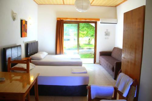 Hotel Bare Hills Guest Rooms
